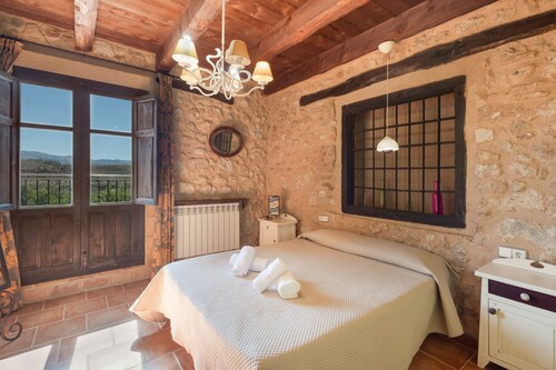 Country House 'Teruel Alfambra La Deshilla' with Mountain View, Private Pool and Private Garden