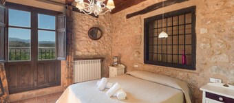 Country House 'Teruel Alfambra La Deshilla' with Mountain View, Private Pool and Private Garden