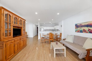 TV - Tomasol Vacation Apartment with Sea Views, Private Terrace, and Wi-Fi (Los Cristianos)