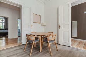 Dining - Great Charlottenburg 2BR, Fully Furnished + Kitchen, by Blueground (Berlin)