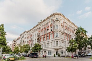 Exterior - Great Charlottenburg 2BR, Fully Furnished + Kitchen, by Blueground (Berlin)