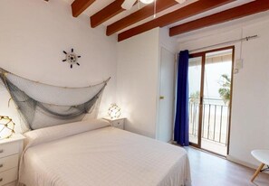 2 slaapkamers, een strijkplank/strijkijzer, gratis wifi, beddengoed