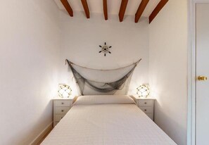 2 chambres, fer et planche à repasser, Wi-Fi gratuit, draps fournis