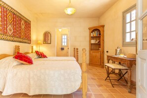 5 quartos, ferros/tábuas de passar roupa, Wi-Fi de cortesia