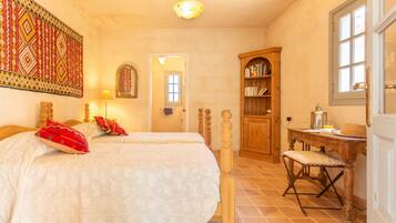 5 soverom, strykejern/-brett, wi-fi (inkludert) og sengetøy