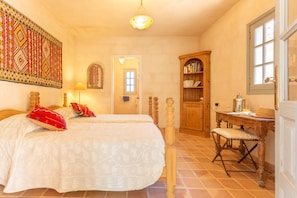 5 soverom, strykejern/-brett, wi-fi (inkludert) og sengetøy