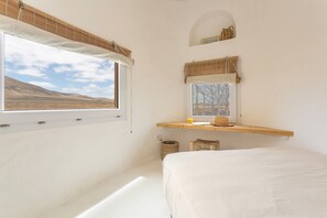 5 bedrooms, iron/ironing board, free WiFi, bed sheets - Holiday Home 'Oasis San Martin El Cotillo' with Mountain Views, Private Terrace & Wi-Fi (El Cotillo)