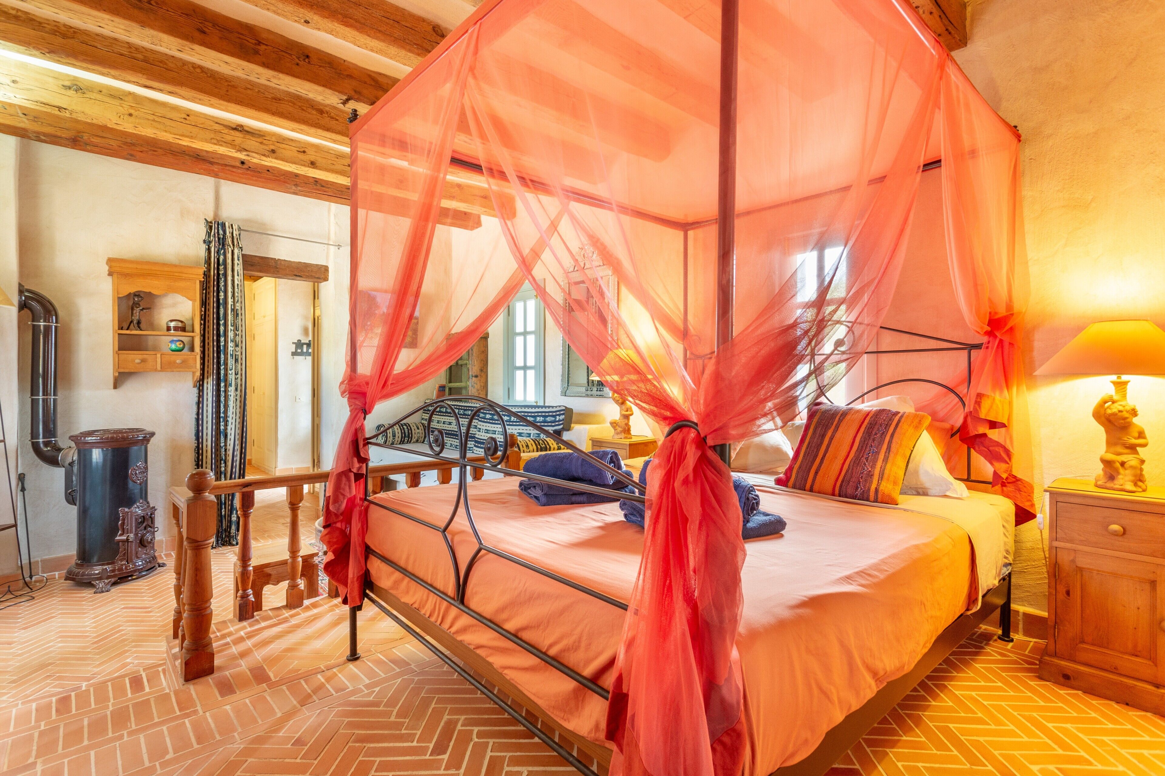 5 quartos, ferros/tábuas de passar roupa, Wi-Fi de cortesia