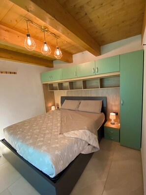 2 bedrooms, in-room safe, iron/ironing board, travel crib