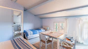 1 bedroom, free WiFi, bed sheets