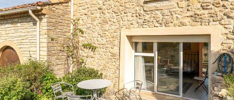 屋外ダイニングエリア