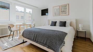 Iron/ironing board, WiFi, bed sheets