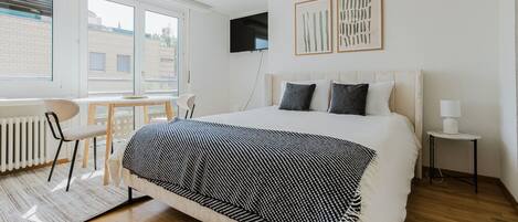 Iron/ironing board, WiFi, bed sheets