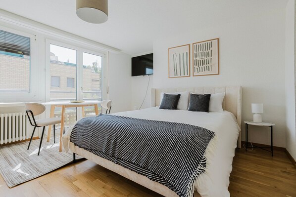 Bügeleisen/Bügelbrett, WLAN, Bettwäsche