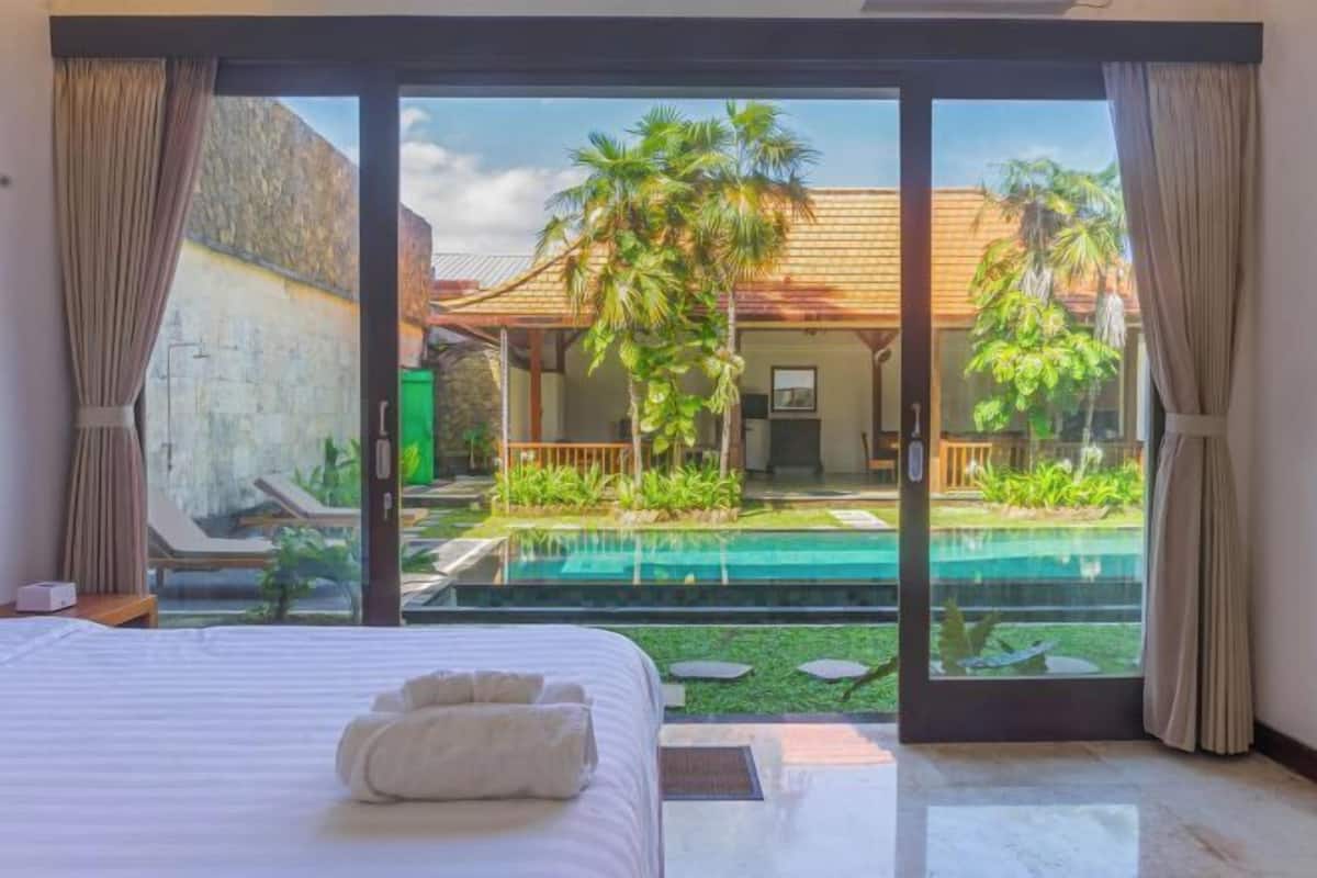 Escritorio, wifi gratis, ropa de cama