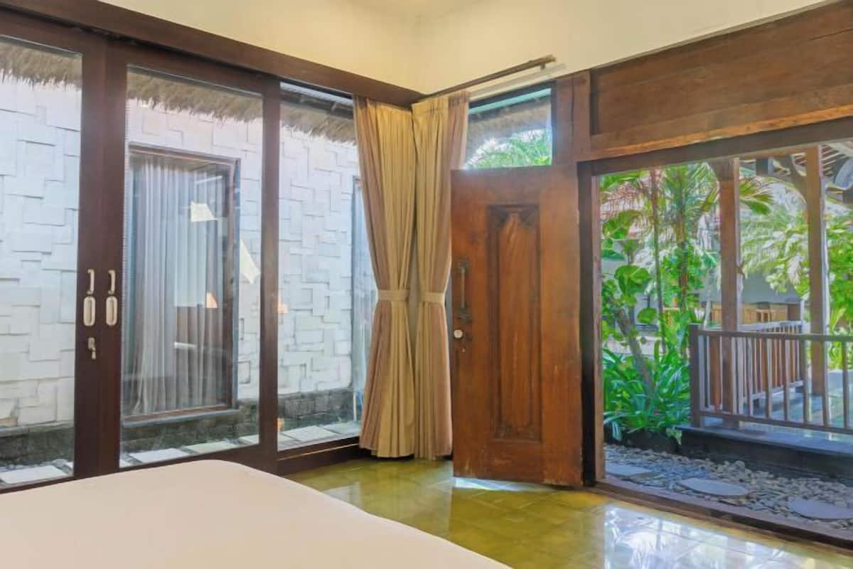 Escritorio, wifi gratis, ropa de cama