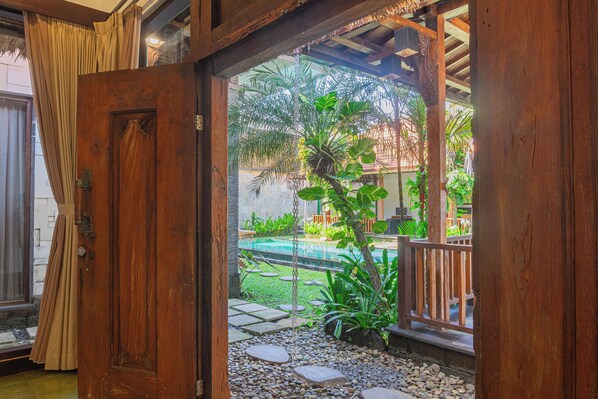 Bureau, Wi-Fi gratuit, draps fournis