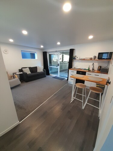 Cozy and private guest suite/apartment