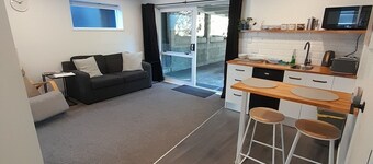 Cozy and private guest suite/apartment