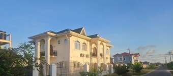 Charming Modern House In Residential Providence Hot-W/Wi-Fi/AC, Live/Secure Cam