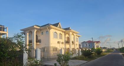 Charming Modern House In Residential Providence Hot-W/Wi-Fi/AC, Live/Secure Cam