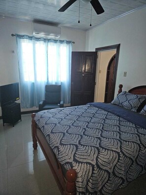 5 soverom, skrivebord, strykejern/-brett og wi-fi (inkludert)