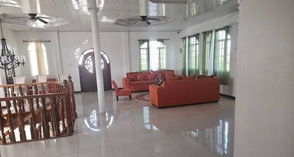 Charming Modern House In Residential Providence Hot-W/Wi-Fi/AC, Live/Secure Cam