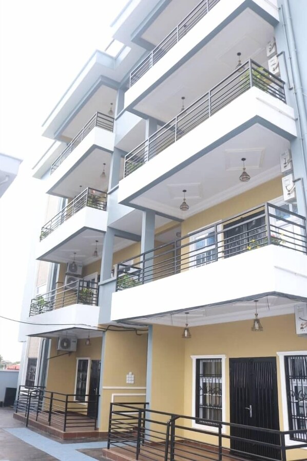 Front of property - The Blue Resort (Yaoundé)