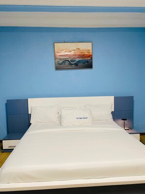 Departamento superior, vista al patio | Ropa de cama de alta calidad, edredón y camas Select Comfort 