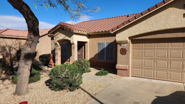 Exterior detail - Charming 2-bedroom house in fabulous Sun City West (Sun City West)