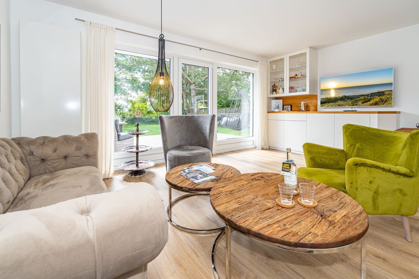 テレビ、卓球台