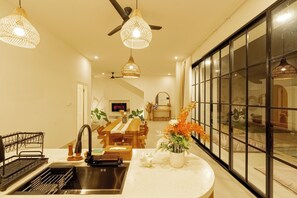 Villa, 3 habitaciones, vistas al mar | Cocina básica privada