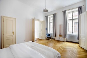 2 chambres, fer et planche à repasser, Wi-Fi, draps fournis