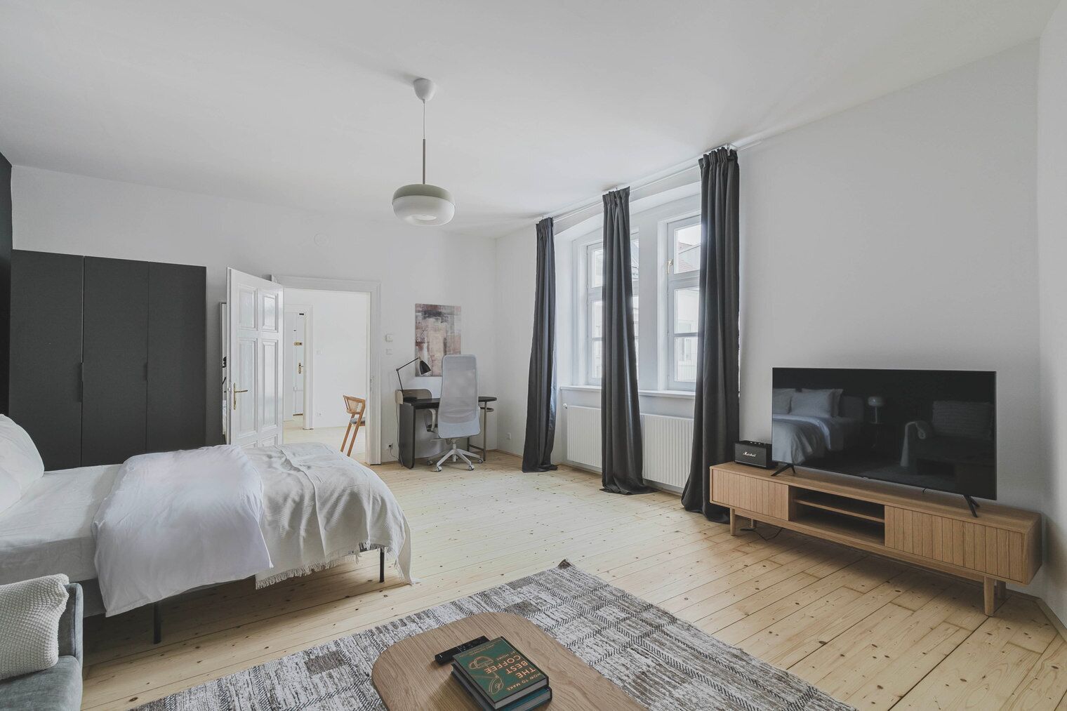 Iron/ironing board, WiFi, bed sheets