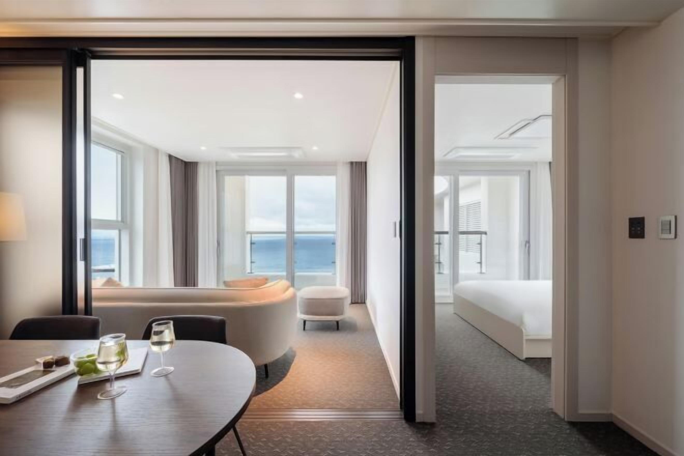 Sistema de insonorización, tabla de planchar con plancha y wifi gratis 