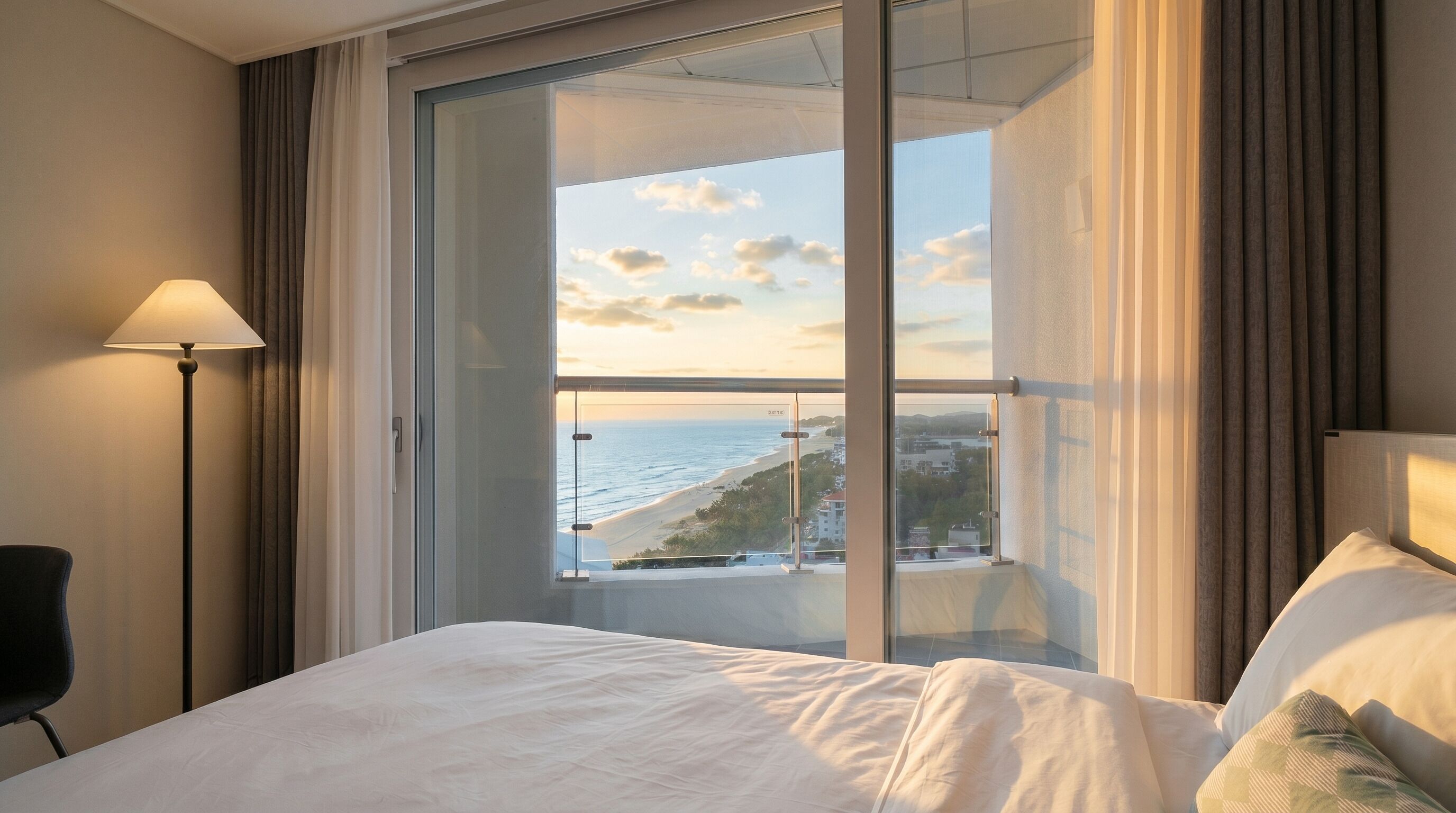 Premier Suite Ocean | Soundproofing, iron/ironing board, free WiFi, bed sheets