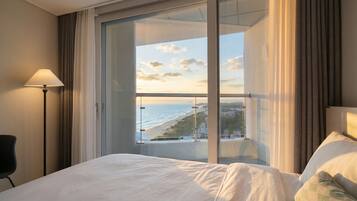 Premier Suite Ocean | Soundproofing, iron/ironing board, free WiFi, bed sheets