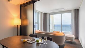 Sistema de insonorización, tabla de planchar con plancha y wifi gratis