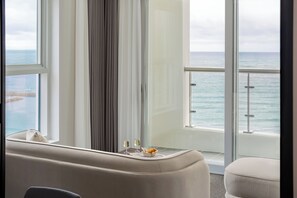 Premier Suite Ocean | Soundproofing, iron/ironing board, free WiFi, bed sheets