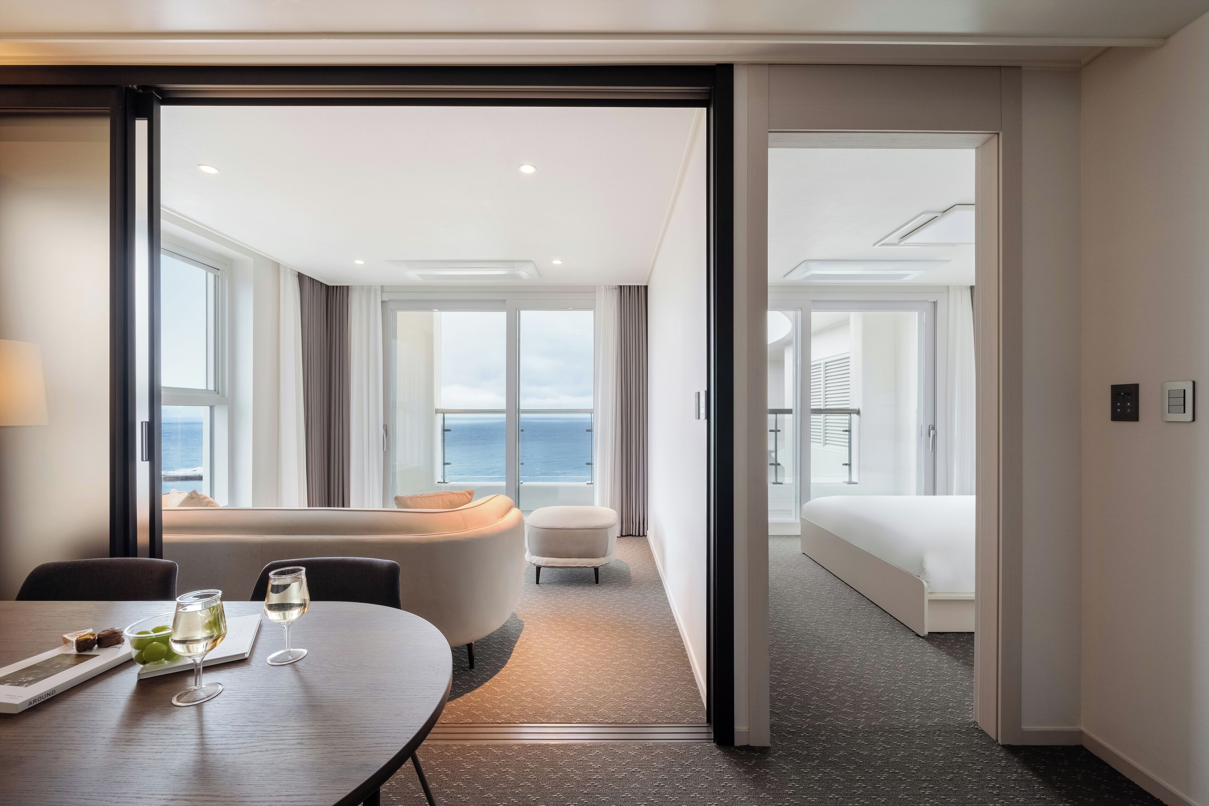 Premier Suite Ocean | Geluiddichte muren, een strijkplank/strijkijzer, gratis wifi, beddengoed