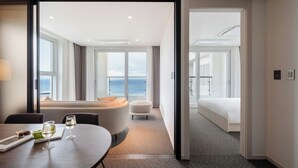 Premier Suite Ocean | Lydisolert, strykejern/-brett, wi-fi (inkludert) og sengetøy