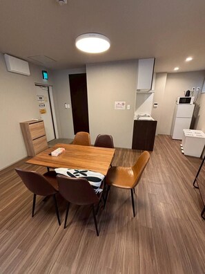 Apartamento, no fumadores (5-person, [2F: Entrance, 3F: Room]) | Zona de estar