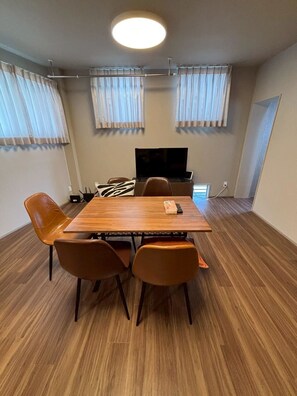 อพาร์ทเมนท์, ปลอดบุหรี่ (5-person, [2F: Entrance, 3F: Room]) | บริเวณนั่งเล่น