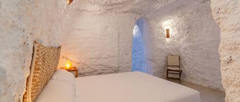 2 habitaciones, escritorio, tabla de planchar con plancha y wifi