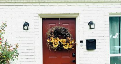 Reveille’s Row House with brand new renovation and 1.5 miles from Kyle Field