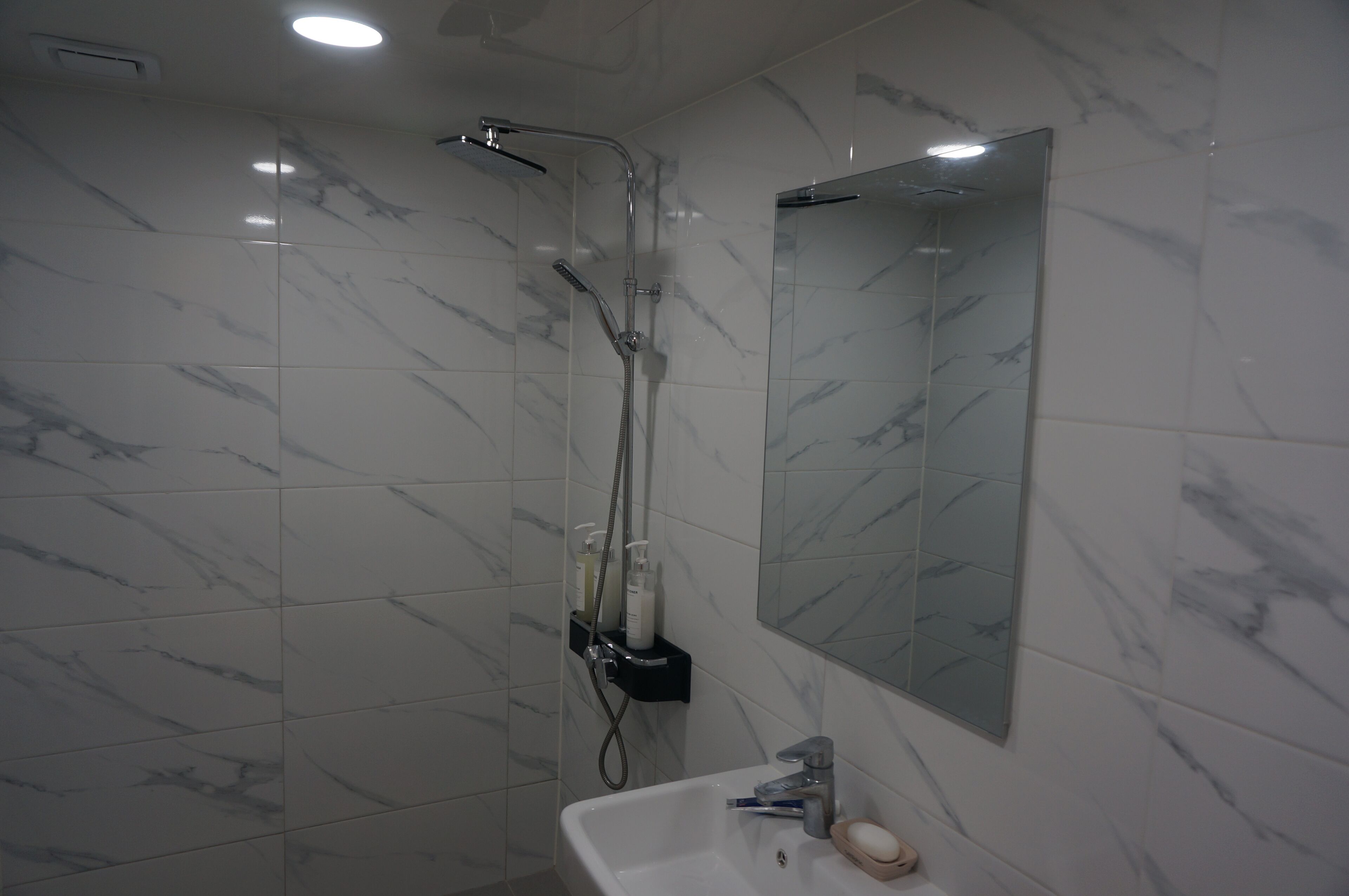 Deluxe Double Room, City View | Bilik Mandi | Pancuran mandi, kelengkapan dandanan diri percuma, pengering rambut 