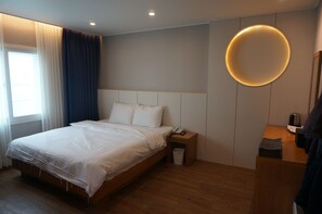 Kahden hengen deluxe-huone, kaupunkinäköala | Äänieristys, ilmainen Wi-Fi