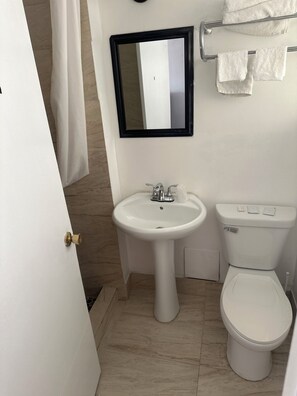 Room | Bathroom - Adriatic (La Crosse)
