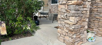 3 bedroom home in Golf Course Community. Short distance to Airport.