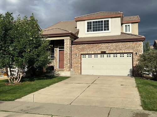 3 bedroom home in Golf Course Community. Short distance to Airport.